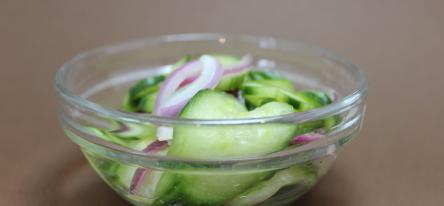 Salată de castraveți (100g)