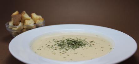 Supă cremă de țelină cu crutoane (vegetarian)