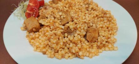Pilaf din cuș-cuș cu carne de porc