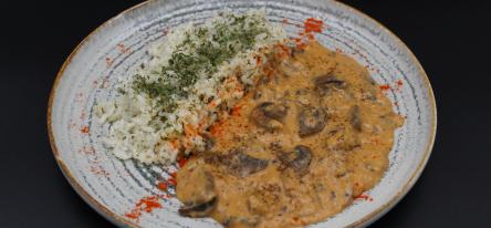 Papricaș de ciuperci cu orez (vegetarian)