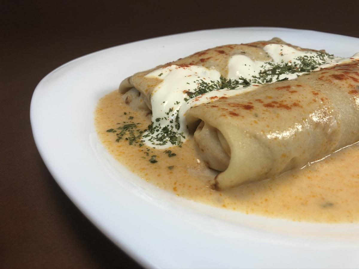 Clătite „ Hortobágyi “ cu carne de pui  